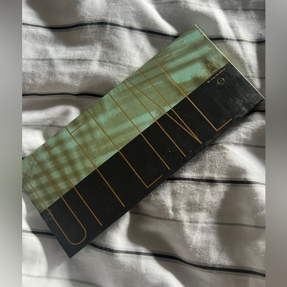 Zoeva Offline Eyeshadow Palette - Picture 1 of 2